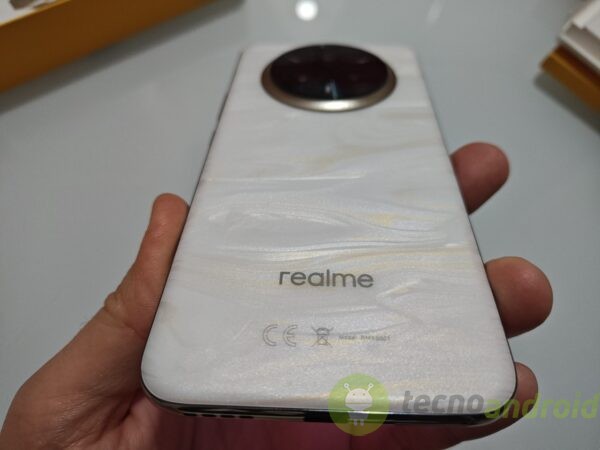 realme - design
