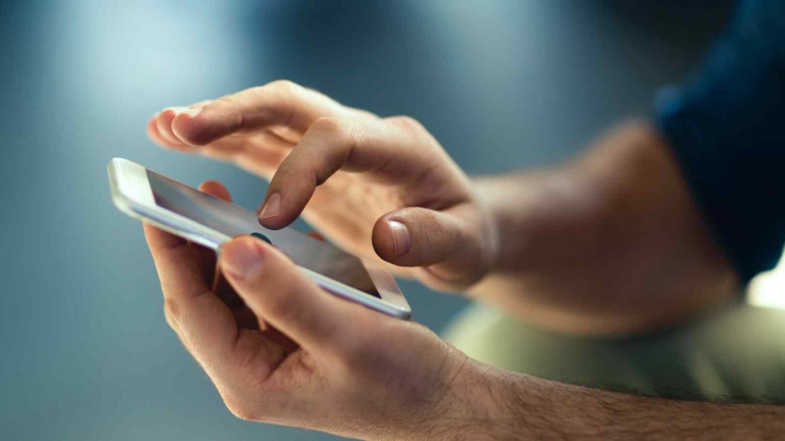 Ricercatori hanno creato pixel da 90 nanometri con perovskite, promettendo display ultra-definiti per AR, VR e dispositivi mobili.