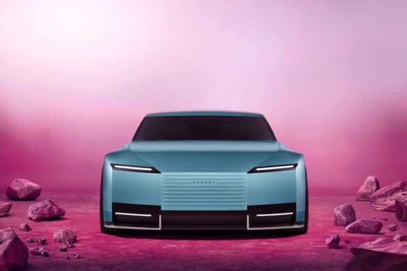 Jaguar Type 00, in strada in occasione della Paris Fashion Week