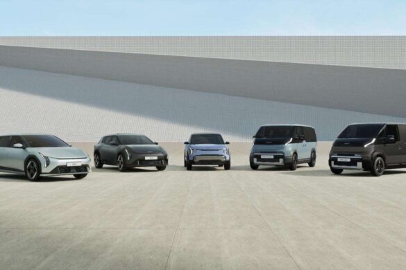 KIA EV4: debutto ufficiale in versione berlina e hatchback