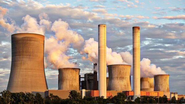 L’Italia ripensa al nucleare con un piano che include nuove centrali, fusione e gestione sostenibile dei rifiuti radioattivi.
