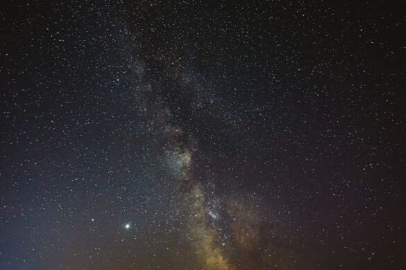 Spirale luminosa visibile dall’Italia: ecco i motivi del fenomeno che ha attirato l’attenzione