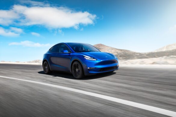 Tesla, si schianta contro un muro ingannatore