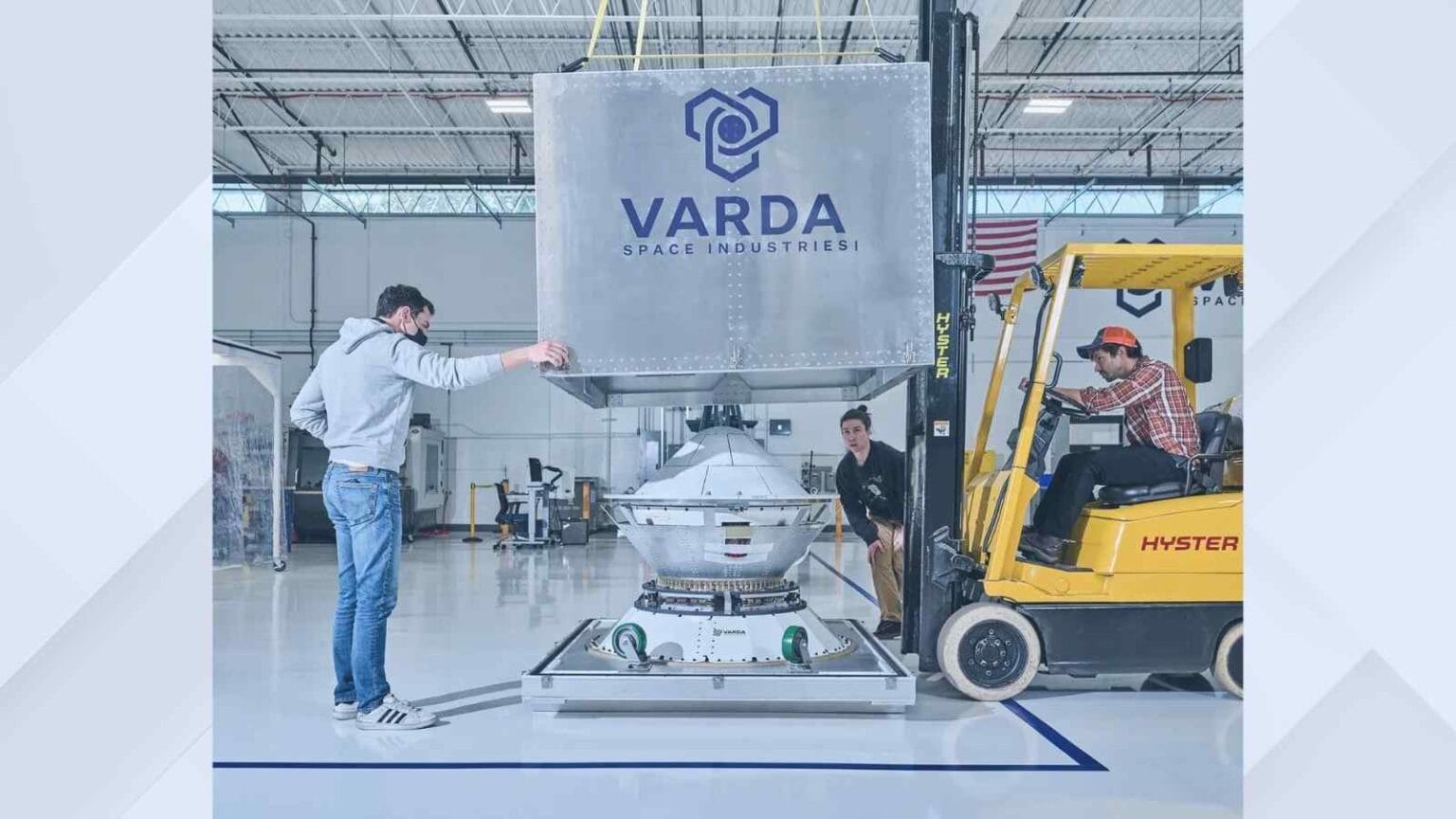 Varda Space lancia la capsula W-3 per testare tecnologie ipersoniche con l’Aeronautica USA, raggiungendo velocità oltre Mach 25.