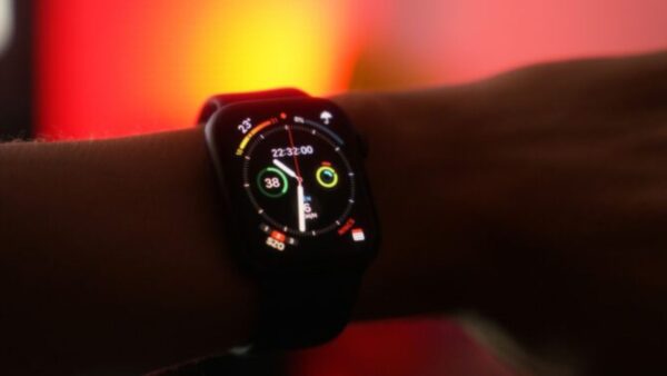 Apple, ufficiale watchOS 11.4: nuova sveglia e altre novità per Apple Watch
