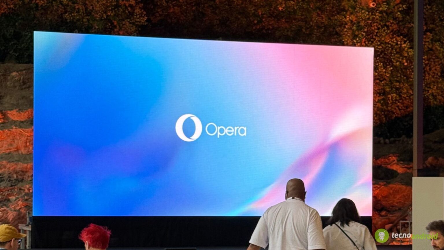 Opera: il browser svela il nuovo operatore AI che si muove sul web al posto vostro