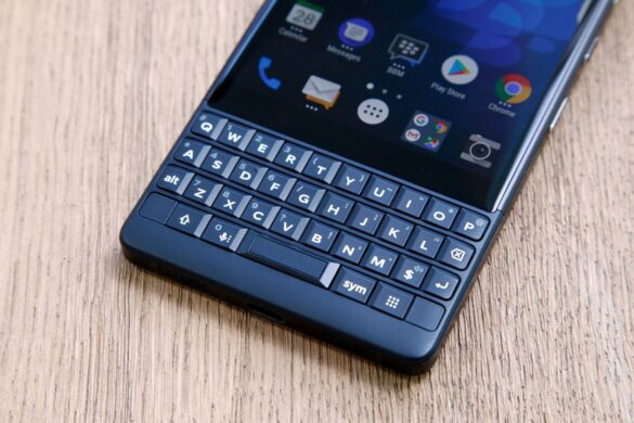 BlackBerry, clamoroso ritorno: pronto uno smartphone con tastiera fisica