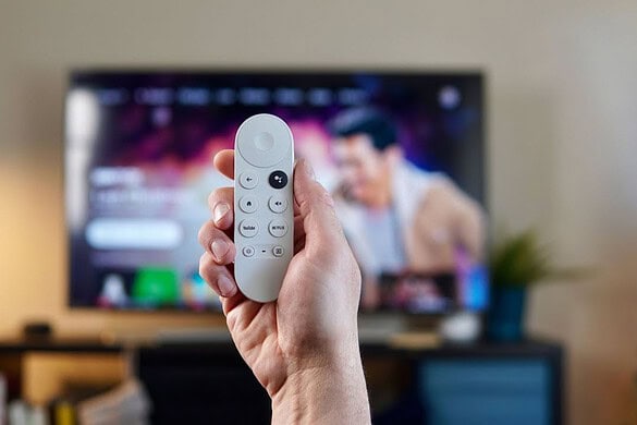 Google TV, da aprile si cambia: nuovo pulsante per i telecomandi