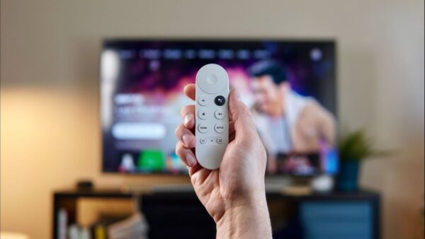 Google TV, da aprile si cambia: nuovo pulsante per i telecomandi