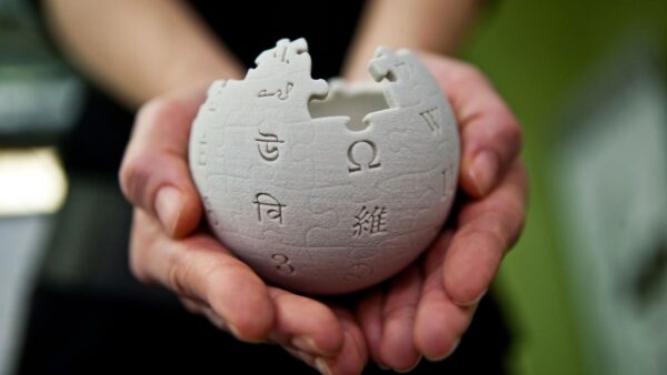 Wikipedia sfida lo scraping selvaggio: dati aperti agli sviluppatori AI
