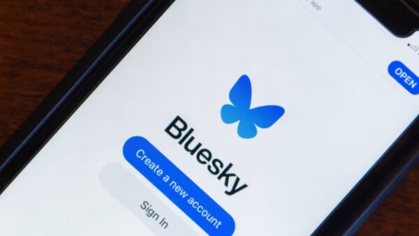 Bluesky si aggiorna: arrivano le reaction nei DM e c'è la sezione Esplora