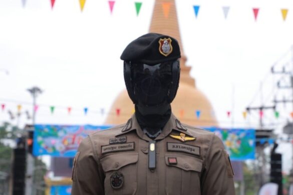 La Thailandia lancia il suo primo poliziotto robot