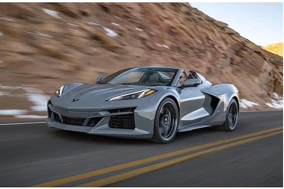 Corvette E-Ray: la sportiva ibrida che conquista l’Italia