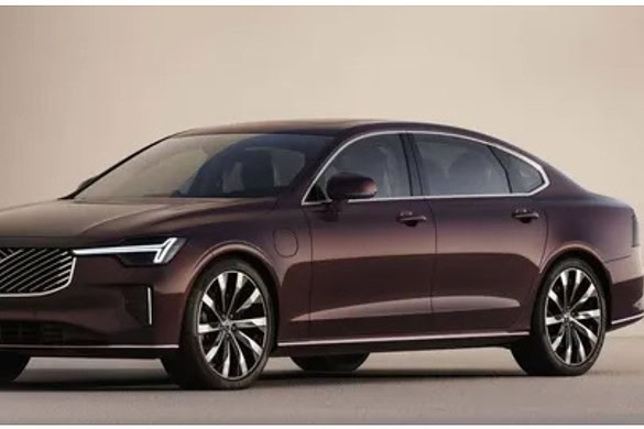 Volvo S90 2025: restyling profondo, tecnologia avanzata e motorizzazioni ibride