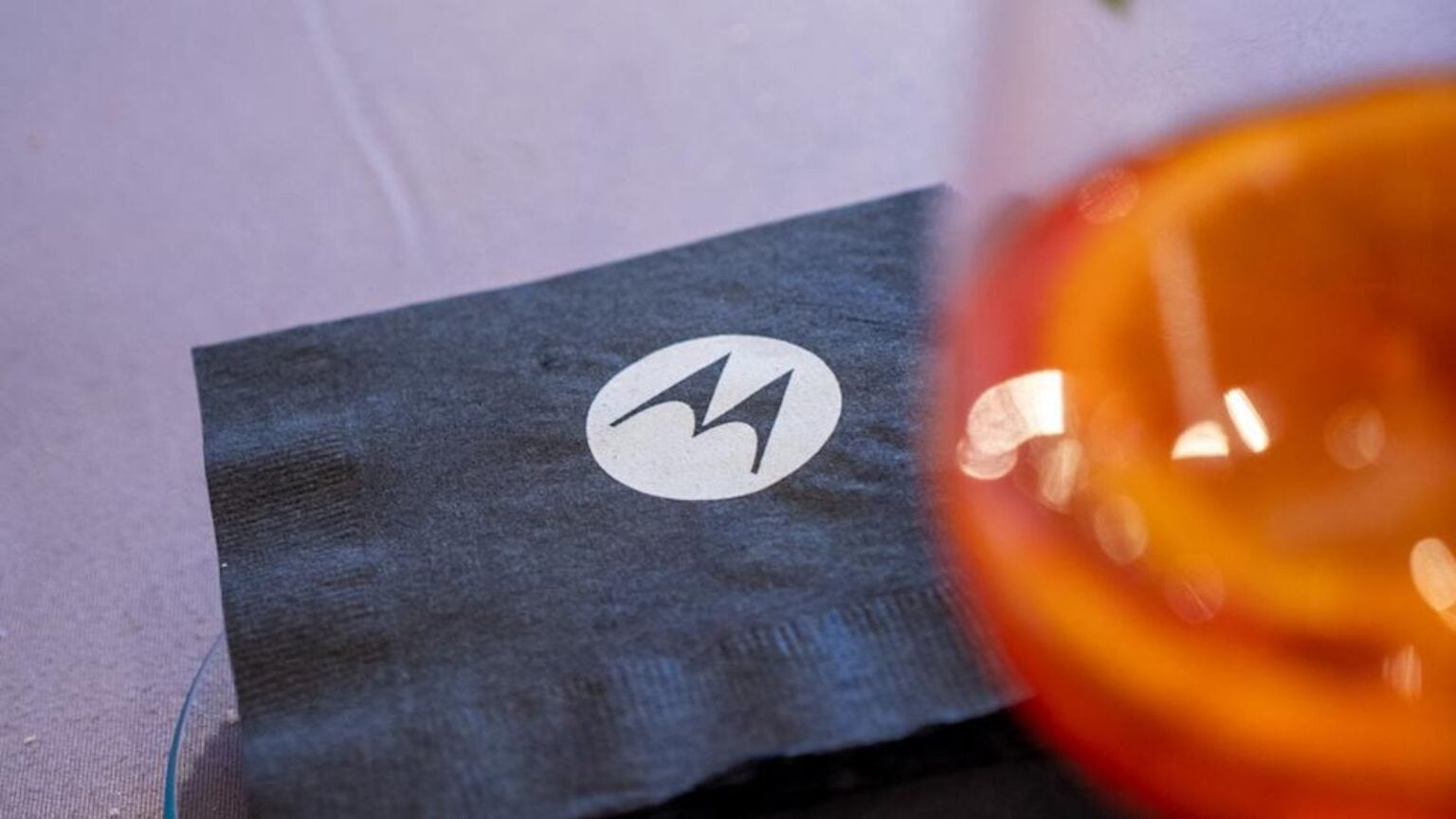 Motorola Moto Watch Fit e Moto Loop Earbuds finiscono sul web: le immagini