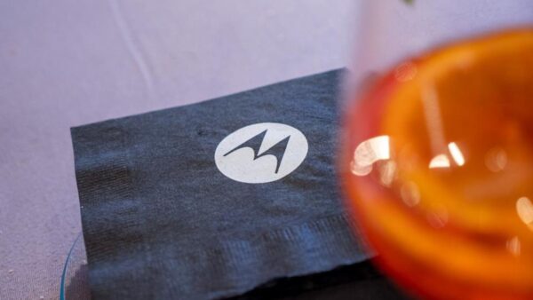Motorola Moto Watch Fit e Moto Loop Earbuds finiscono sul web: le immagini