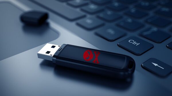 Truffa delle chiavette USB a prezzi bassissimi: ecco cosa si nasconde dietro la finta occasione