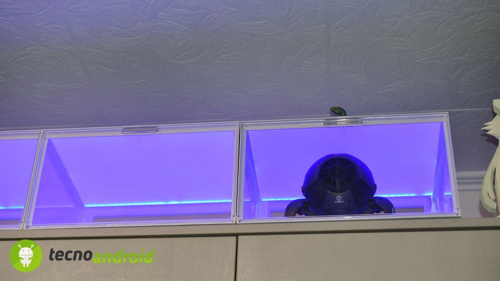 Nanoleaf EXPO Smart LED Display Case: