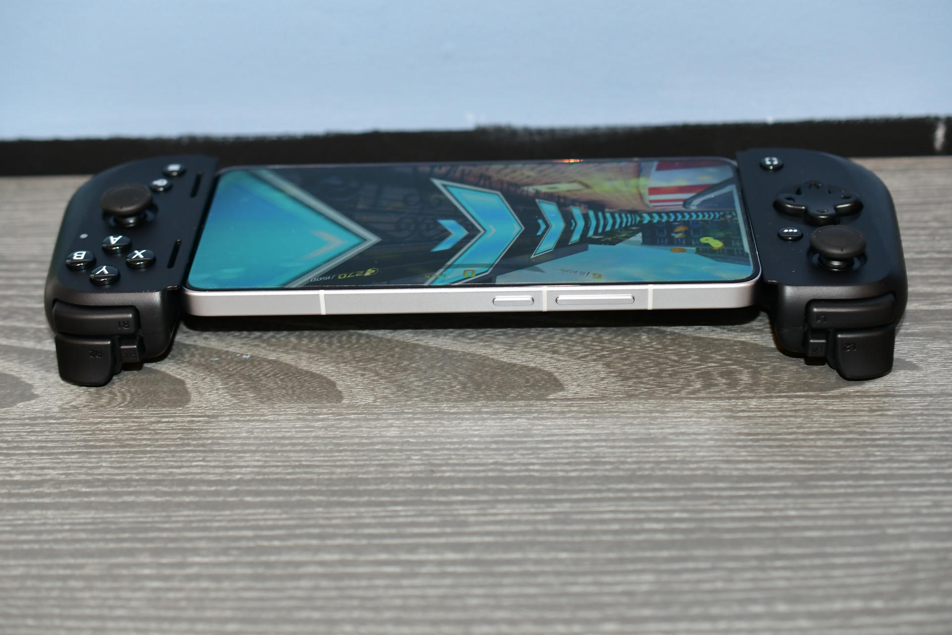 DSC Razer Kishi V Pro DSC Razer Kishi V Pro
