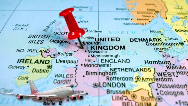 Viaggi: nuovo obbligo ETA per i cittadini italiani diretti nel Regno Unito