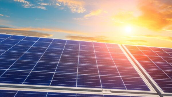Prezzi dell'energia in calo: il solare continua a crescere