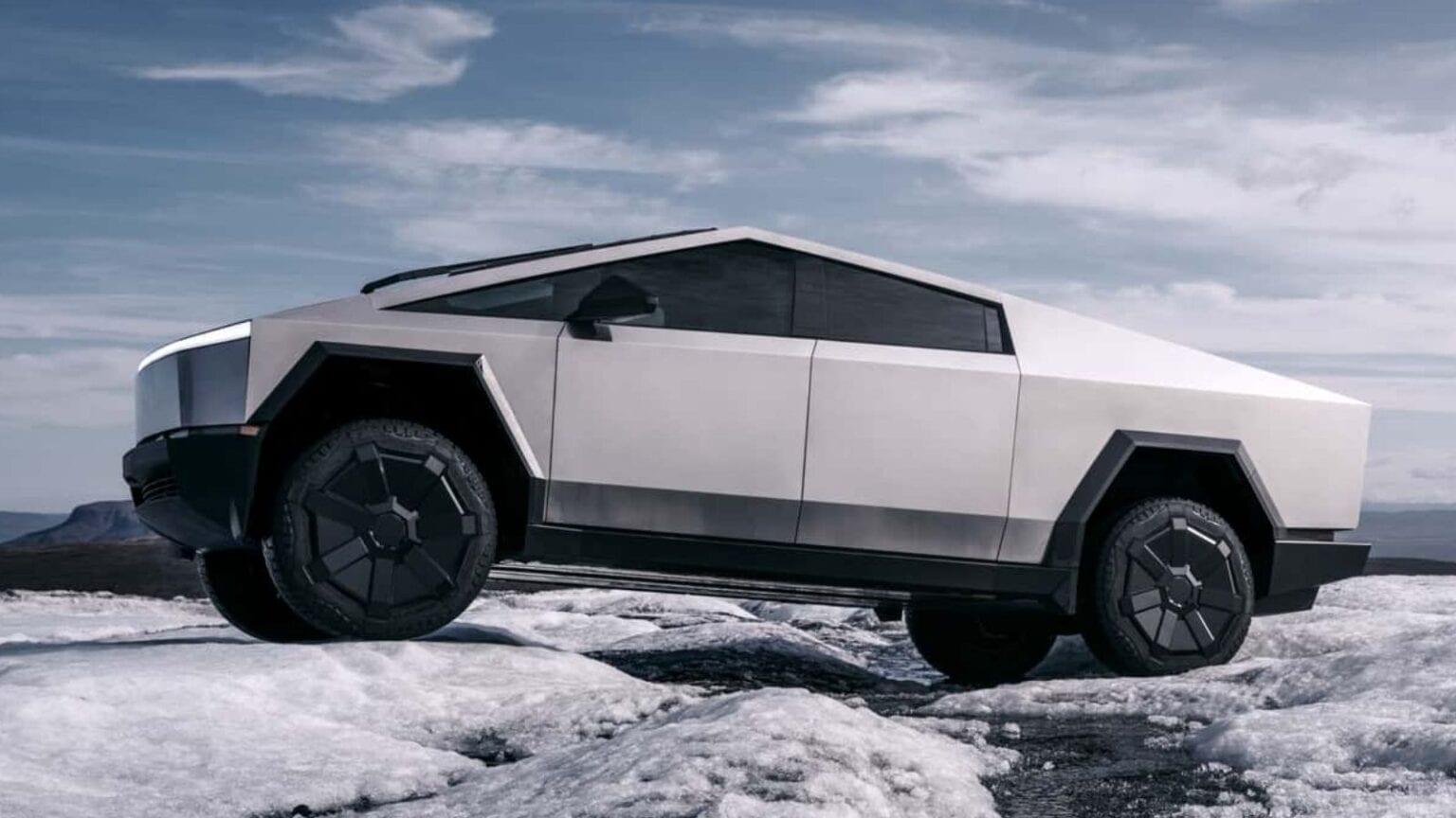 Cybertruck RWD: la versione "semplificata" del modello Tesla