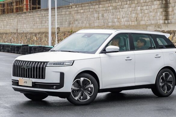 Jaecoo 5 al Salone di Shanghai: elettrica, benzina e molto altro
