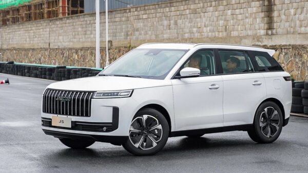 Jaecoo 5 al Salone di Shanghai: elettrica, benzina e molto altro