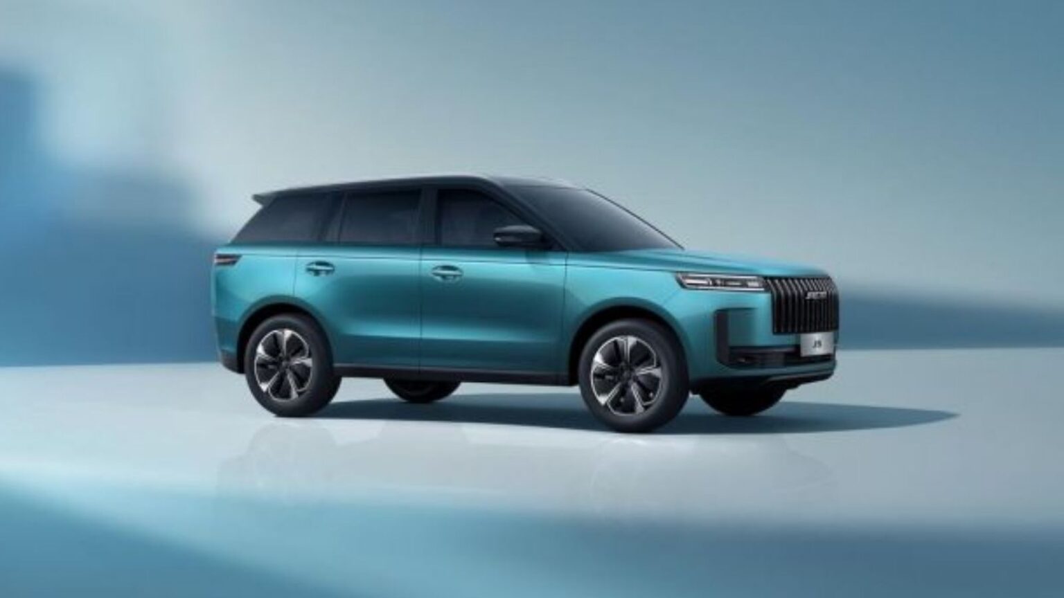 Nuovo SUV Omoda 7 SHS: ibrido plug-in e con autonomia sensazionale