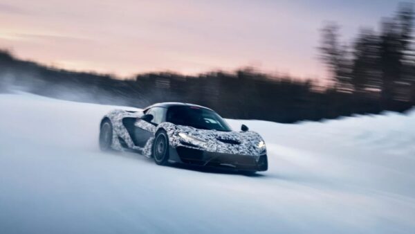 McLaren W1 alla prova del gelo: la nuova potente hypercar