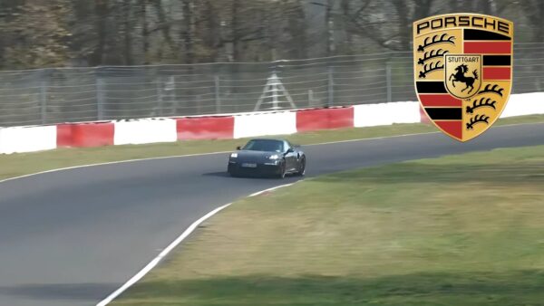 Porsche 911 Turbo S ibrida al Nurburgring: il futuro corre veloce