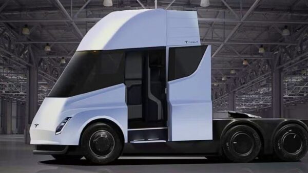 Tesla Semi 2025: produzione al via nonostante i dazi