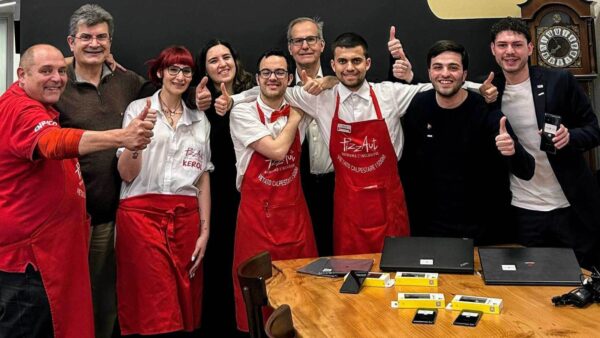 RigeneraMI aiuta PizzAut dopo il furto: dona PC e smartphone