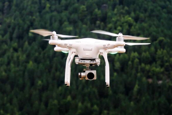 Acrobazie aeree senza pilota: l’IA guida i droni tra ostacoli