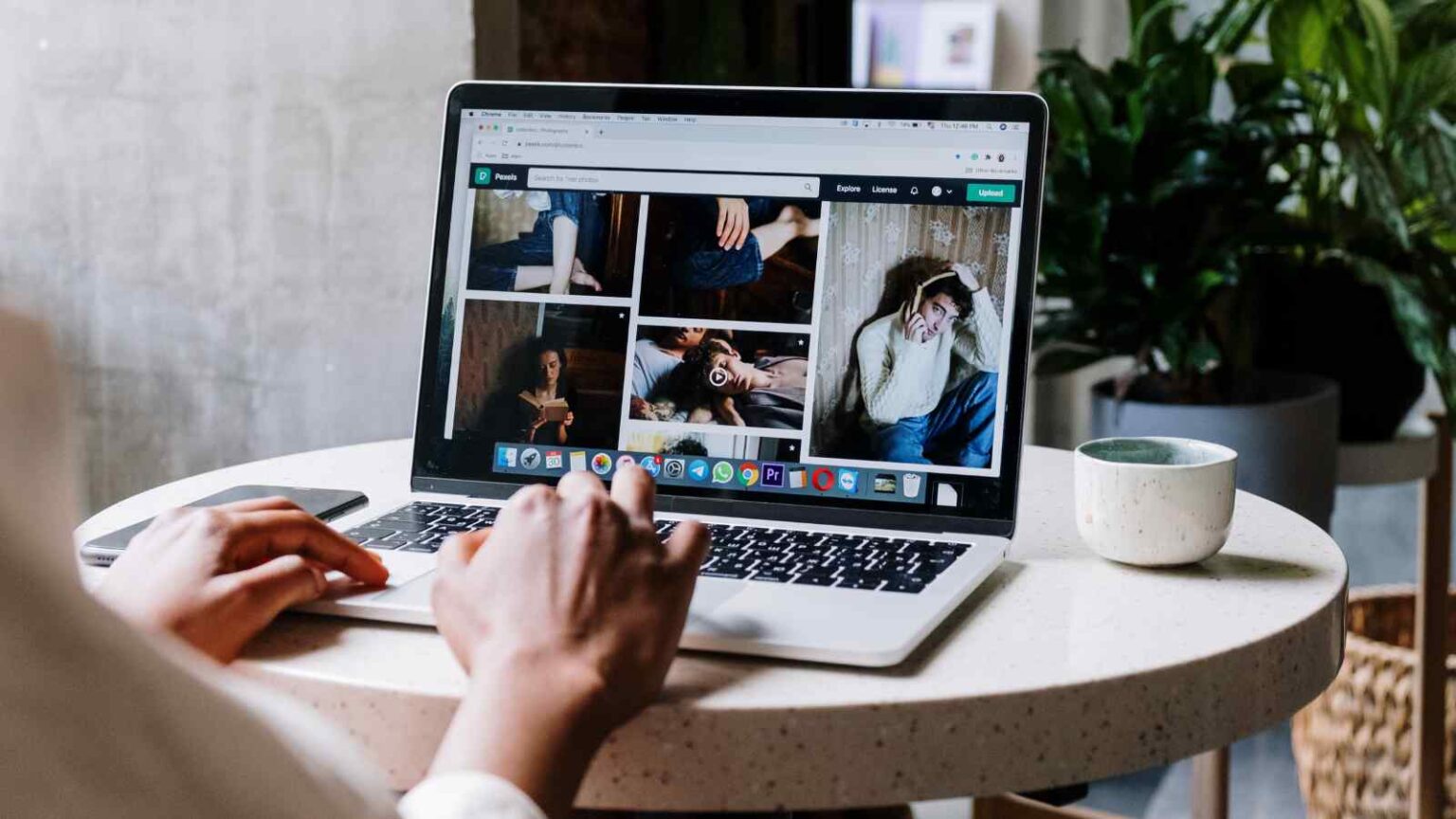 Vodafone Internet Unlimited Smart offre fibra veloce fino a 2.5 Gbps, SIM dati inclusa e zero costi iniziali, a 27,95€/mese.