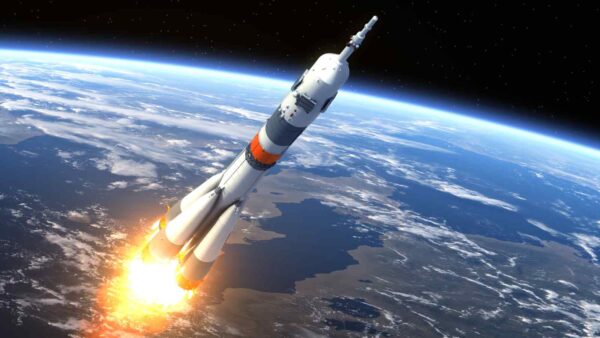 Il Minotaur IV, ex missile balistico, torna nello spazio per l'NRO, trasformandosi in un simbolo di evoluzione tecnologica.