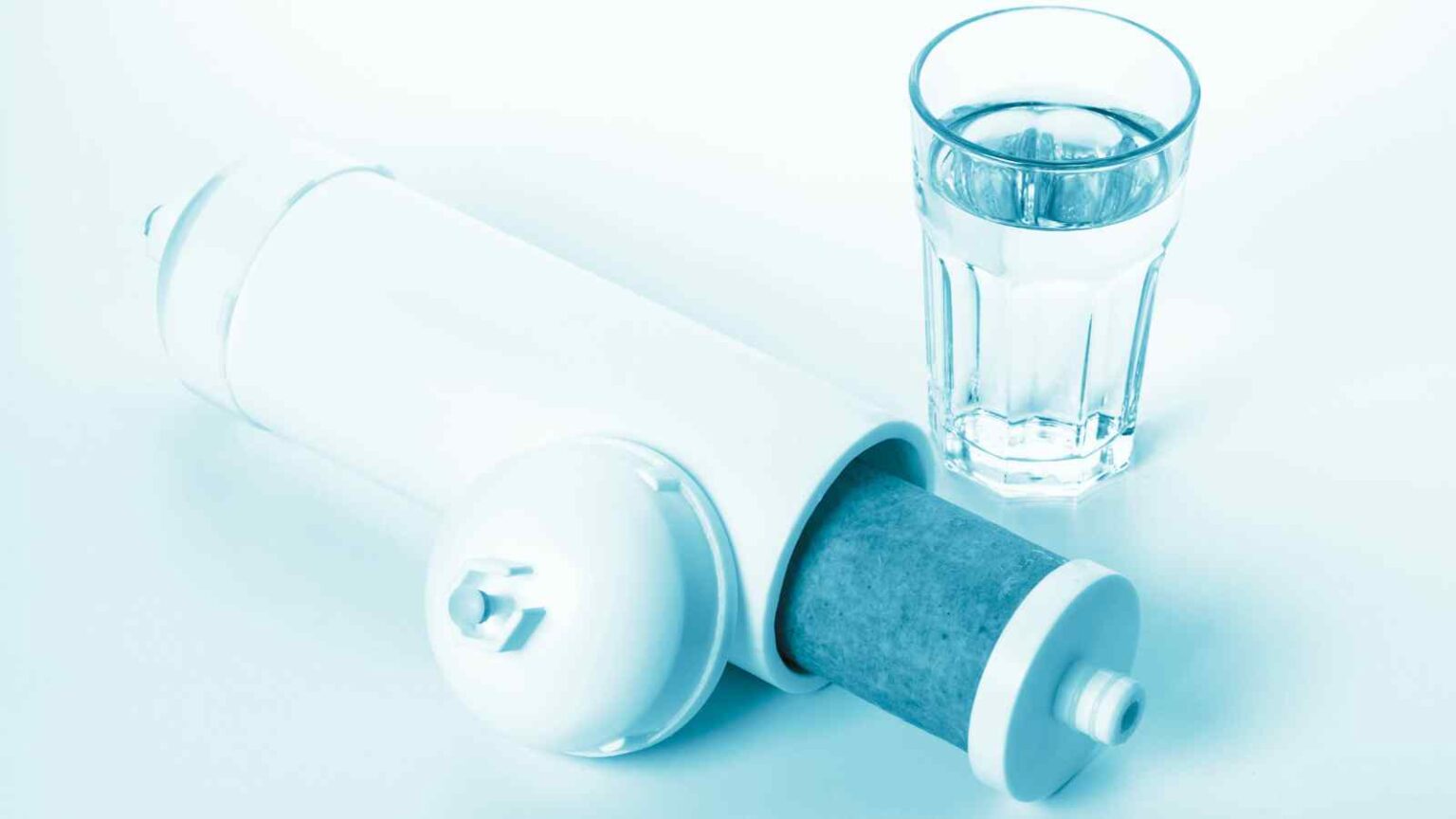 Un team italiano ha sviluppato filtri al grafene per rimuovere i contaminanti invisibili dall'acqua, una soluzione concreta e scalabile.