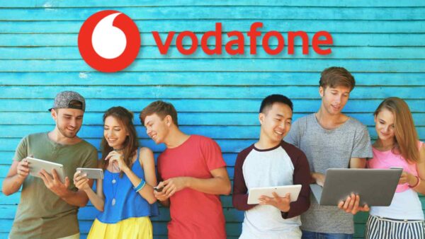 Vodafone Young offre 200 Giga, minuti illimitati e sconti esclusivi ai giovani under 30, a 9,99€ al mese con prezzo bloccato 24 mesi.