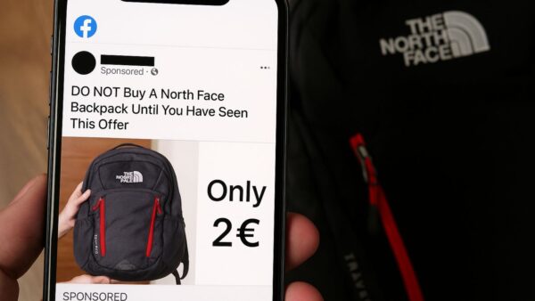 Zaini Northface a 2€ su Facebook, fate molta attenzione: è una truffa