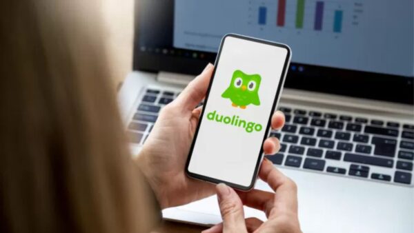 Duolingo fa dietrofront: nessun licenziamento dei dipendenti per l'AI