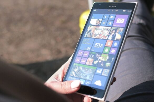 Windows Phone ha il suo chatbot AI: si chiama Lumina