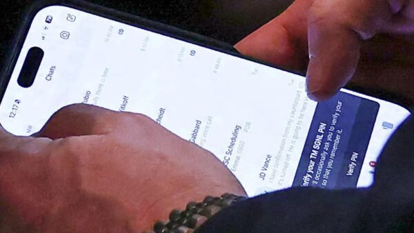 Signal, il suo clone è stato sospeso: il governo USA dovrà cambiare app