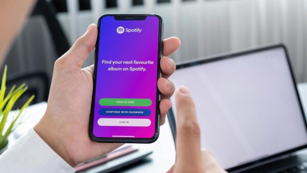 Spotify, gli utenti Apple potranno acquistare audiolibri direttamente su iPhone