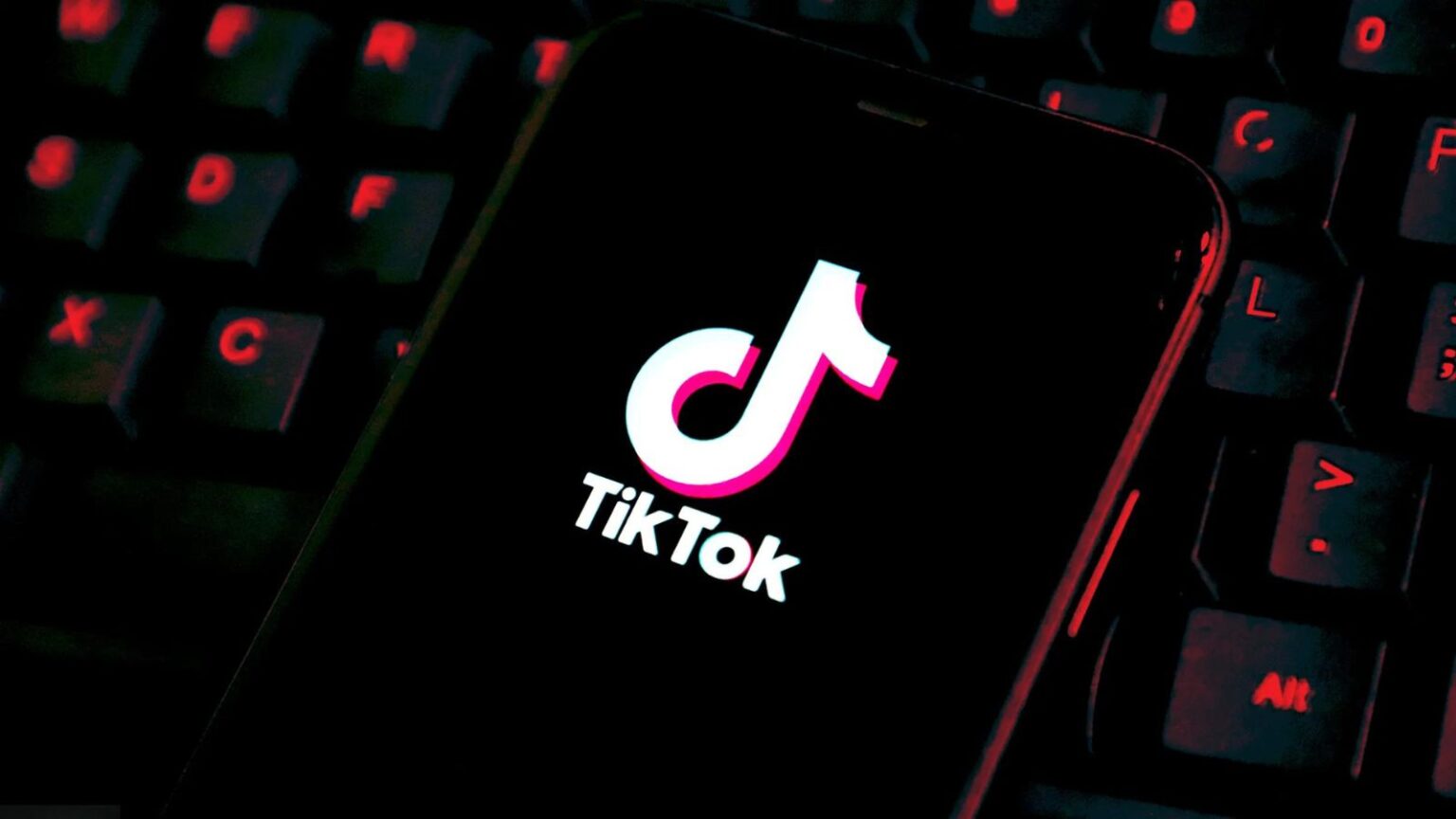 TikTok, ora l'AI compilerà la descrizione delle foto per voi