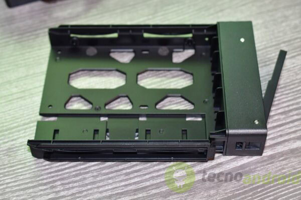 UGREEN NASync DXP4800 Plus - immagine 12 UGREEN NASync DXP4800 Plus - immagine 12