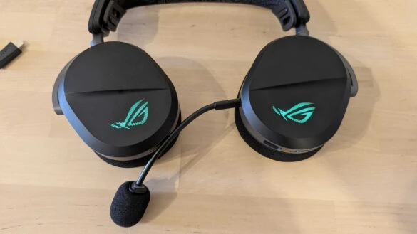 ASUS ROG Pelta () ASUS ROG Pelta ()