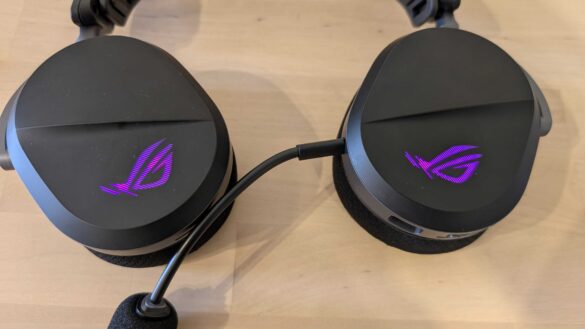 ASUS ROG Pelta () ASUS ROG Pelta ()