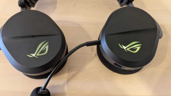 ASUS ROG Pelta () ASUS ROG Pelta ()