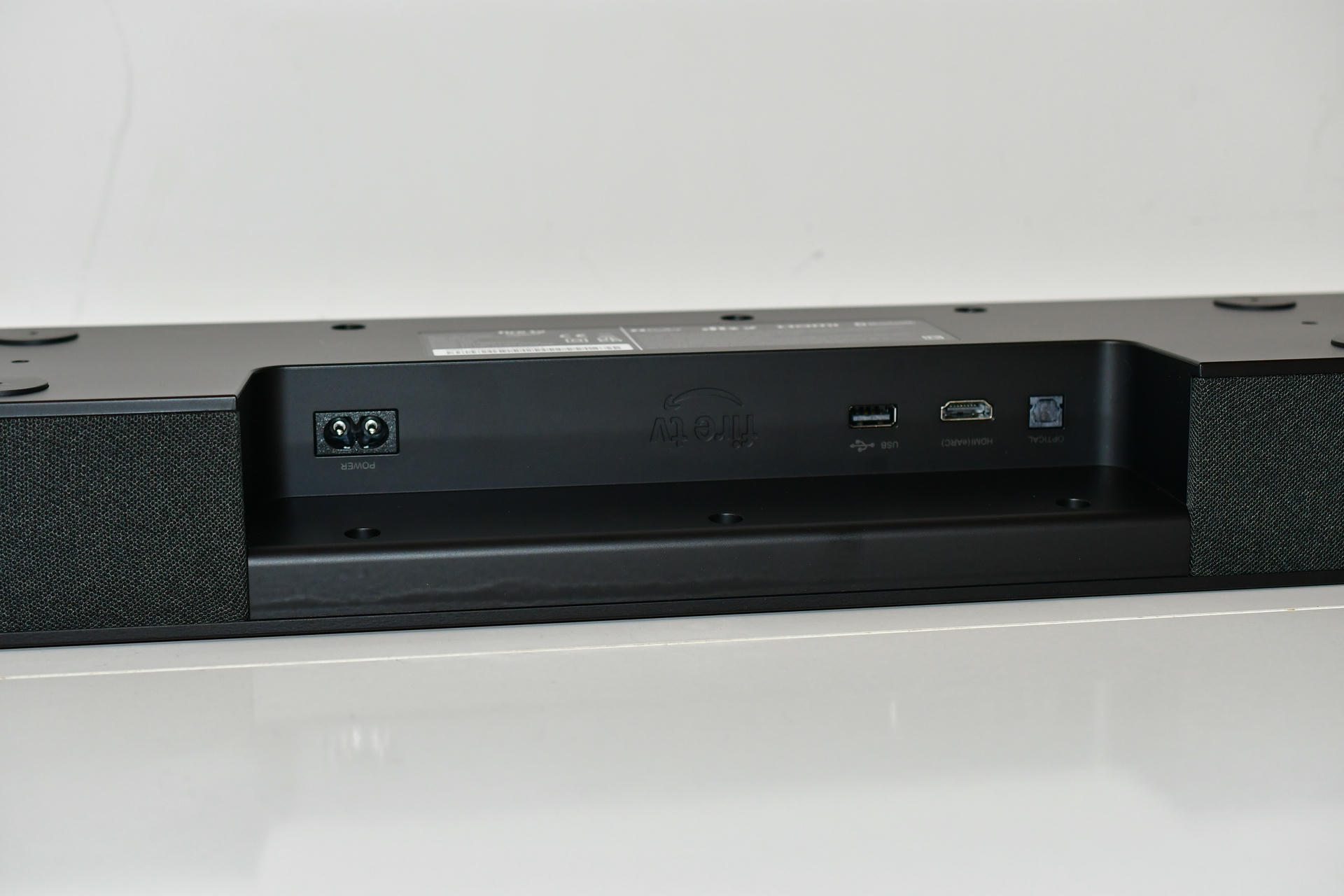 Amazon Fire TV Soundbar Plus con Dolby Atmos () Amazon Fire TV Soundbar Plus con Dolby Atmos ()