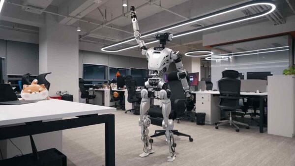CL-3, il robot umanoide di LimX Dynamics, sorprende con movimenti fluidi e naturali, pronto per ambienti di lavoro reali.
